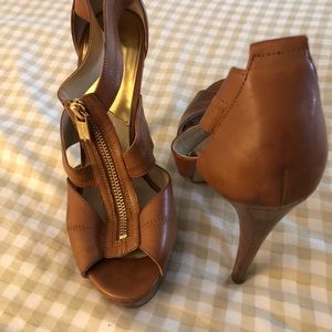 Light brown healed sandle